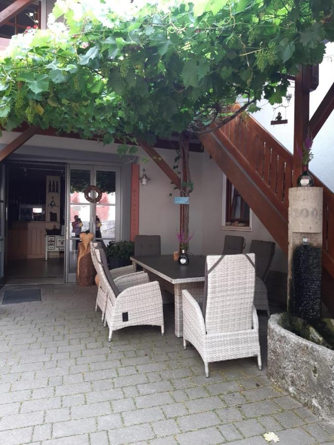 Апартаменты Weingut Engelhardt Rottingen Экстерьер фото